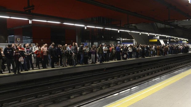 Diez años de cárcel para el joven que mató a otro al empujarle a las vías de Metro