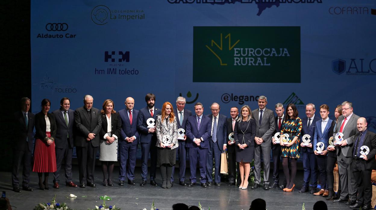 Foto de familia de todos los premiados en la gala de Premios Cope de Castilla-La Mancha