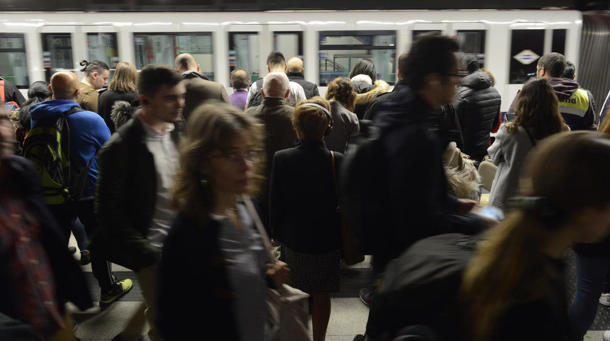 Andén de una estación de Metro de Madrid