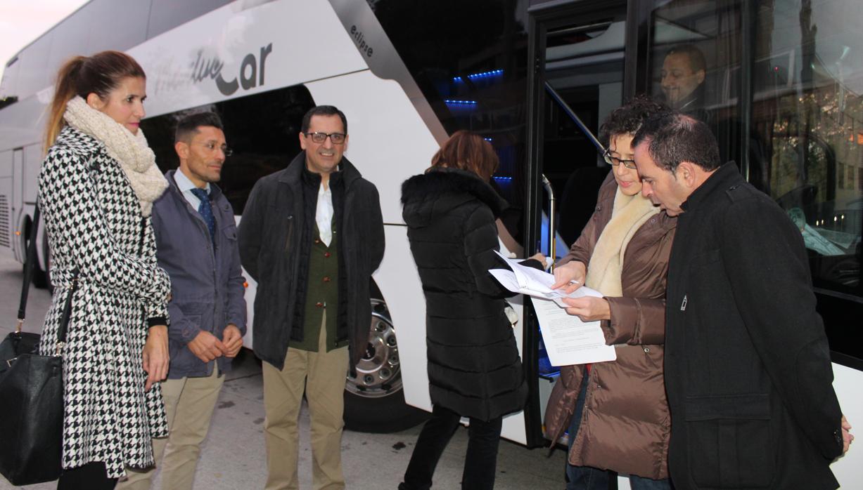 El delegado de la Junta, Javiér Úbeda, con los delegados provinciales de Educación y Fomento