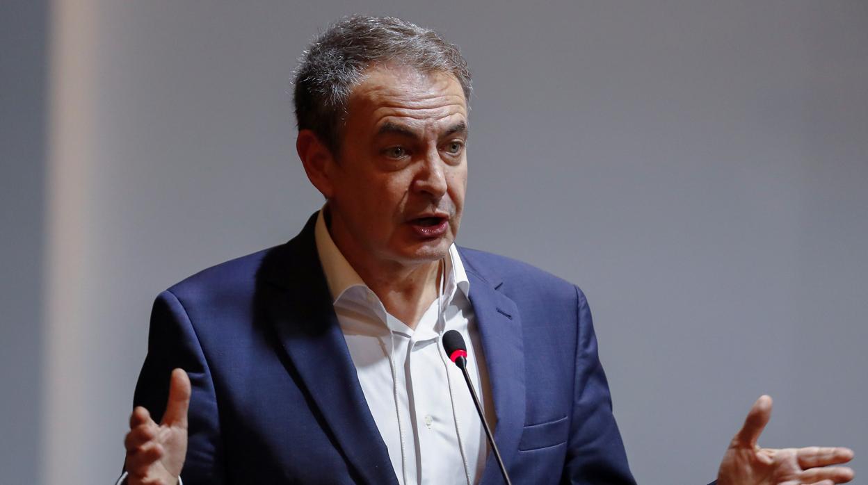 José Luis Rodríguez Zapatero habla durante una conferencia sobre democracia celebrada en el marco del séptimo Congreso Nacional del opositor Partido de los Trabajadores (PT), en Sao Paulo (Brasil)