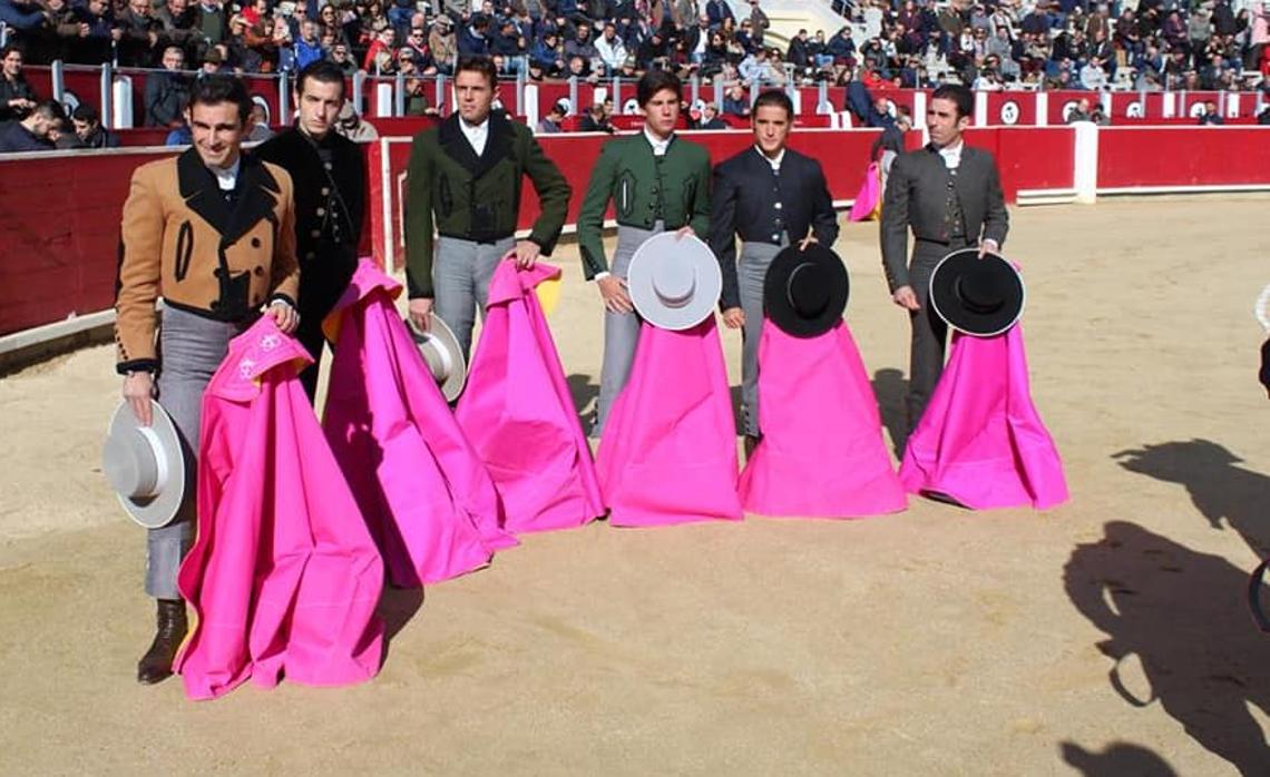 Los toreros posan al inicio del festival