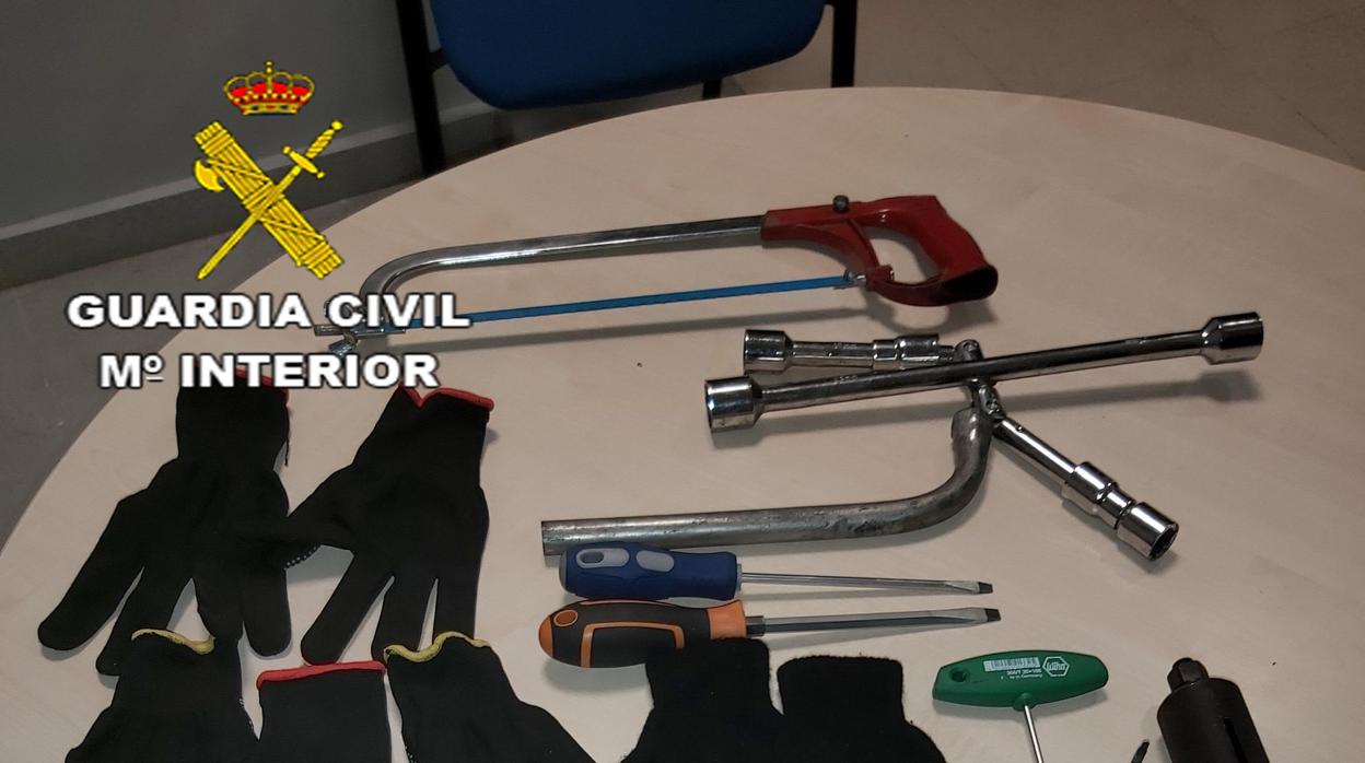 Material incautado por los agentes de la Guardia Civil