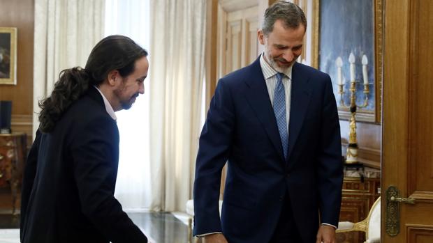 Podemos ampara una «consulta popular» contra la Monarquía mientras negocia el Gobierno con Sánchez