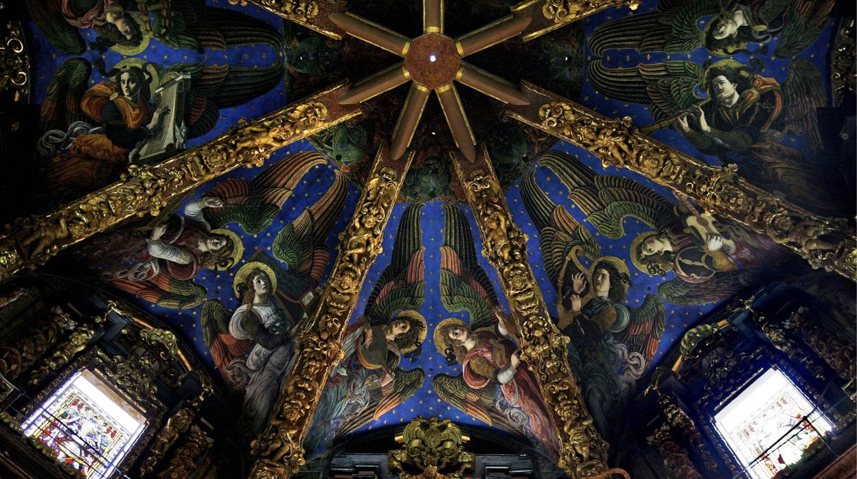 Los ángeles de la catedral de Valencia, en 2008, un año después del final de su restauración