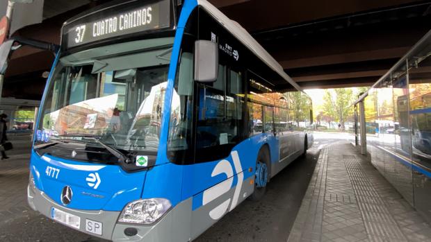 Tercera jornada de paros parciales en la EMT: colas de 45 minutos con la mitad de autobuses