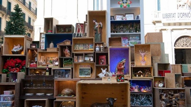 El niño Jesús dentro de un trastero: el pesebre de Barcelona vuelve a generar polémica
