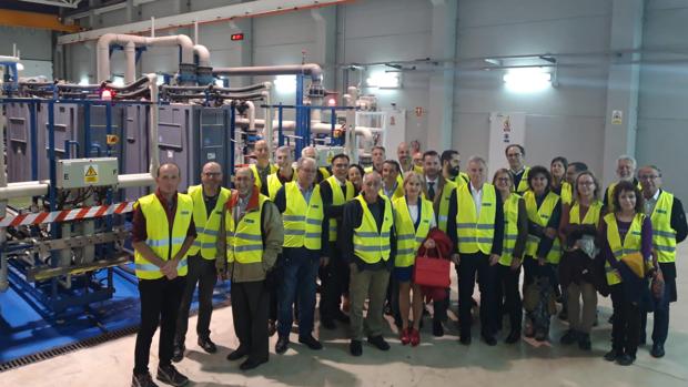 Catas de agua en l'Eliana para dar a conocer la calidad de su nueva planta desnitrificadora