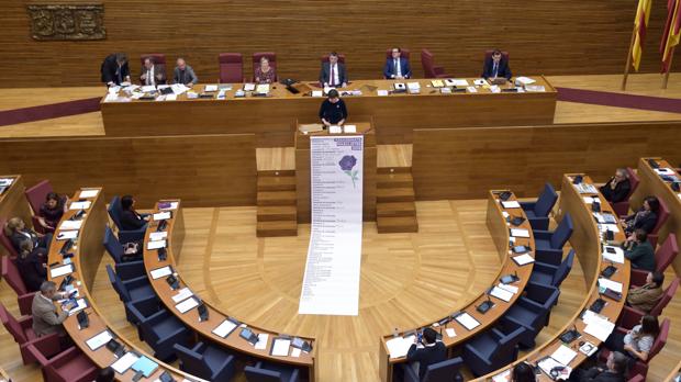 Todos los partidos menos Vox se unen en las Cortes Valencianas para declarar la emergencia feminista