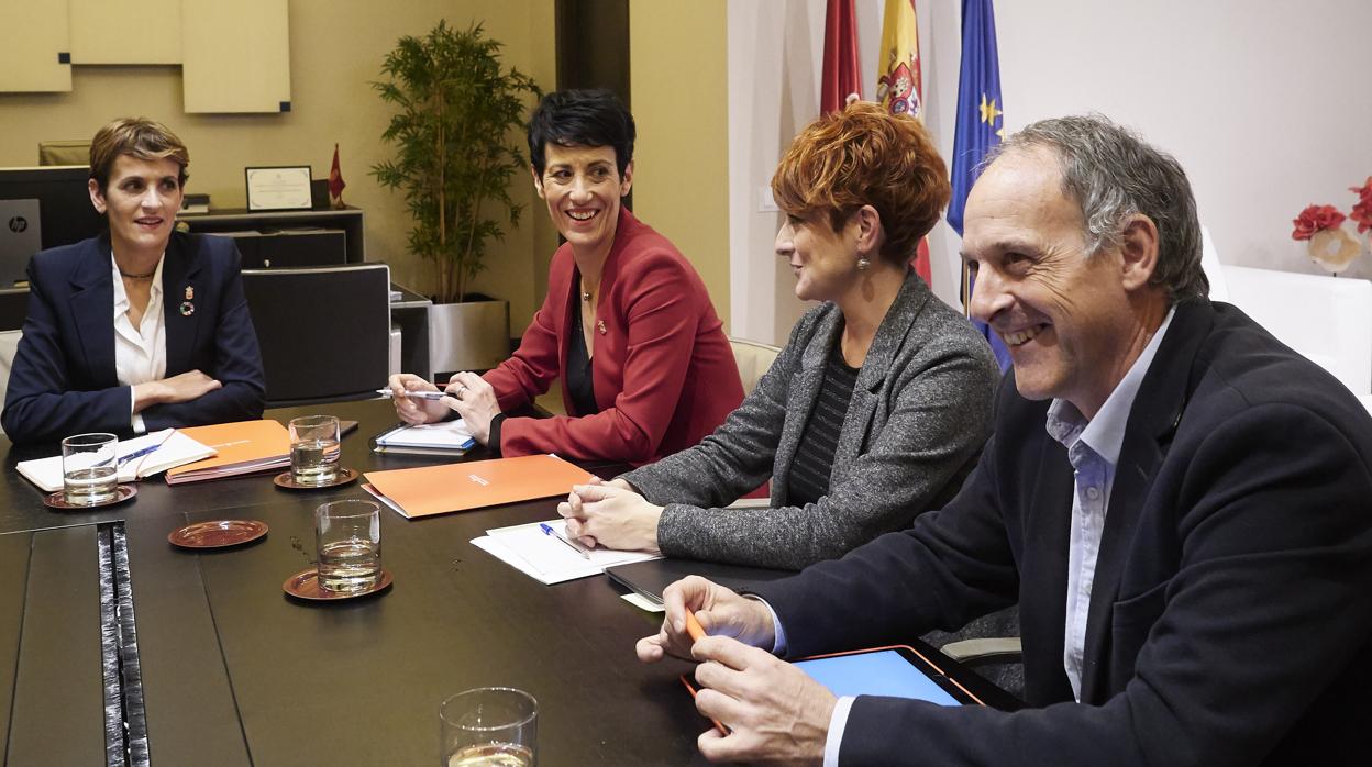 María Chivite (i), durante su reunión con dirigentes de Bildu