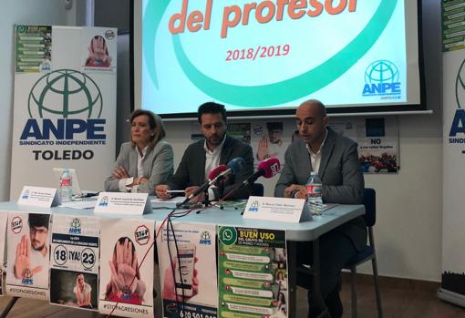 Pilar Sánchez, Ramón Izquierdo y Manuel Tebar, de ANPE, este jueves en la presentación del informe