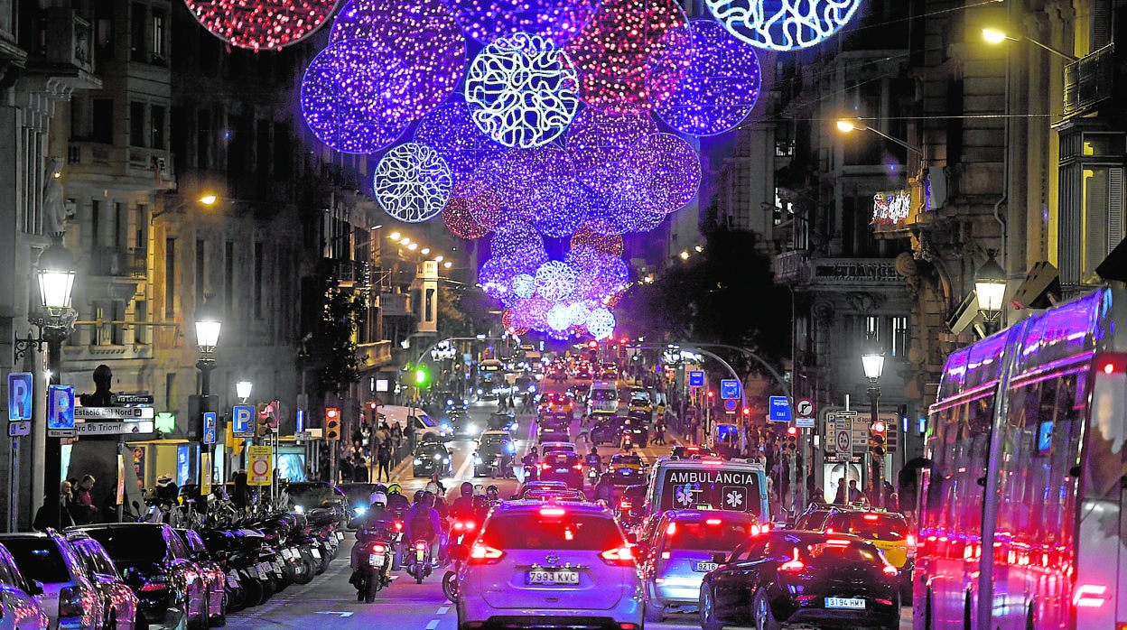 Vía Layetana, una de las calles que cuentan este año con iluminación navideña