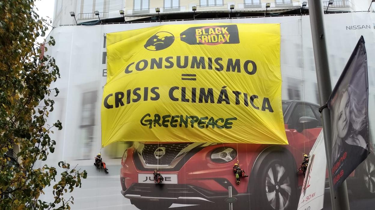 La gran pancarta en el número 27 de la Gran Vía