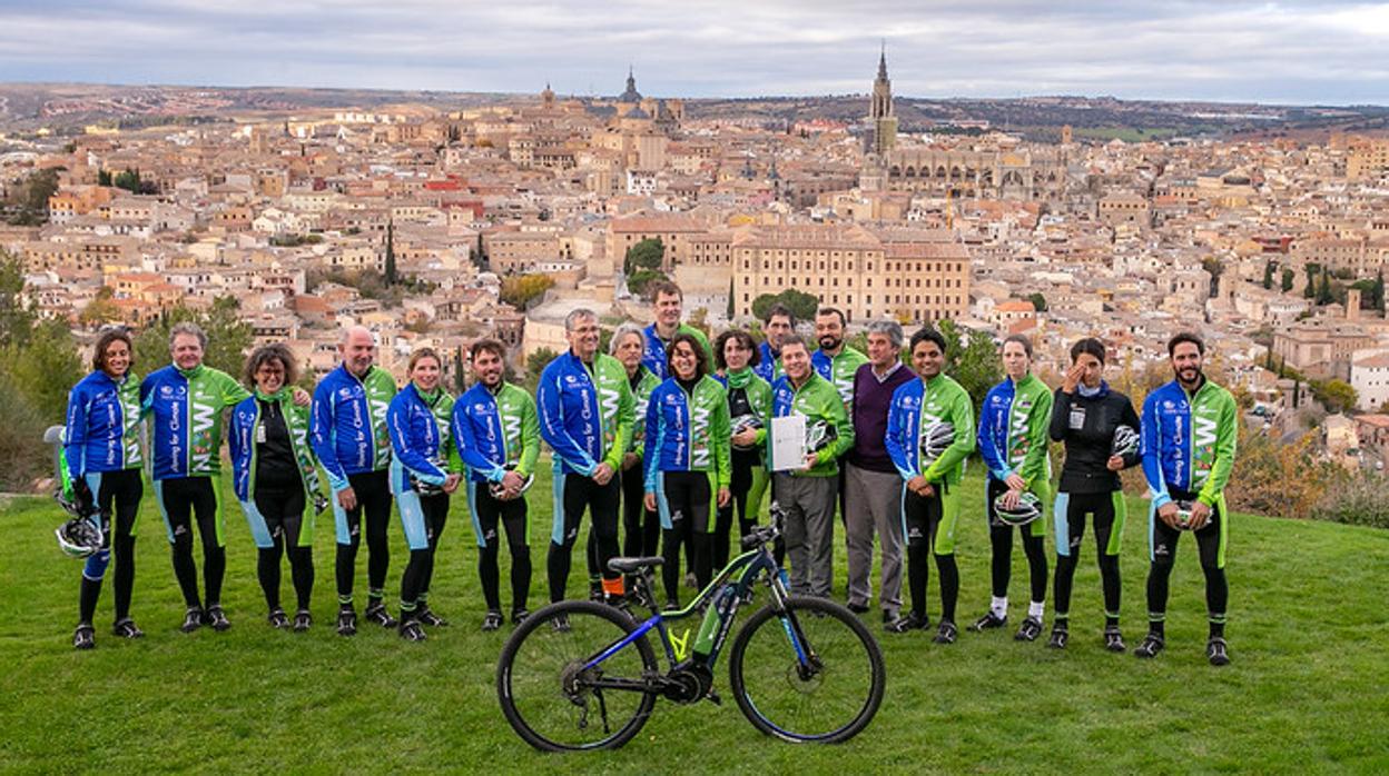 Page participa en la marcha ciclista por el clima