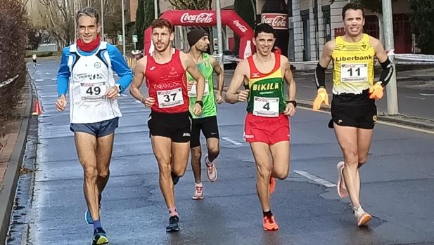 Multitudinaria matinal atlética en Alcalá del Júcar