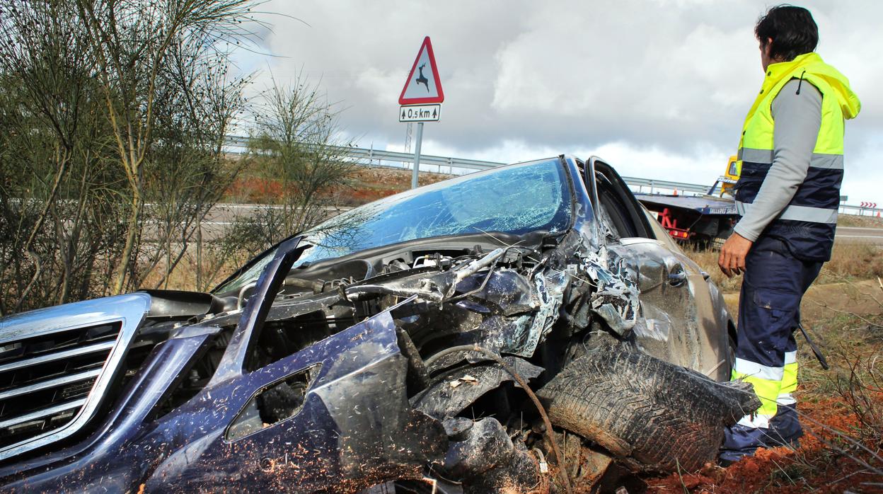 Un kamikace provoca dos accidentes en un pueblo de Salamanca