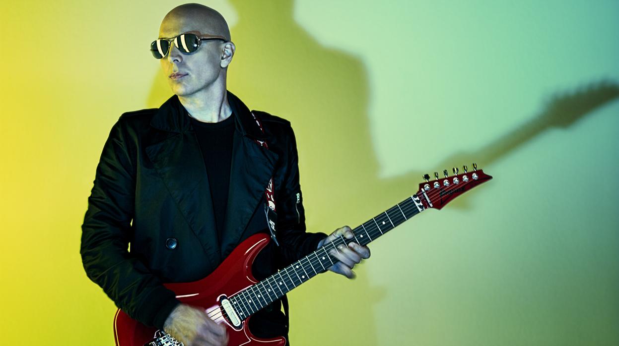 Joe Satriani, en una imagen promocional