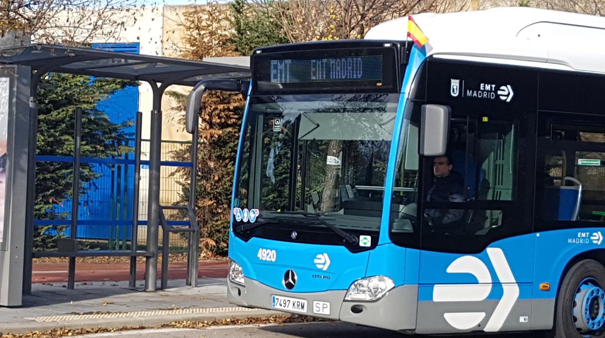 Un autobús de la EMT