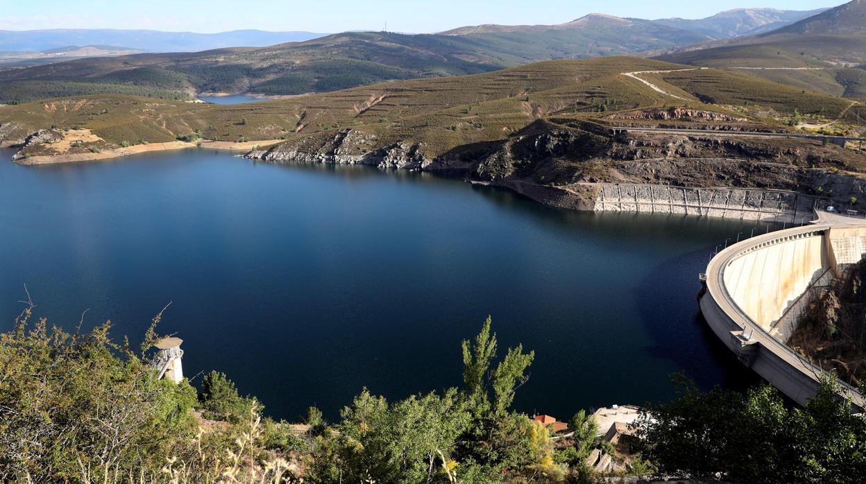 El embalse de El Atazar, el mayor de la Comunidad de Madrid, el pasado junio