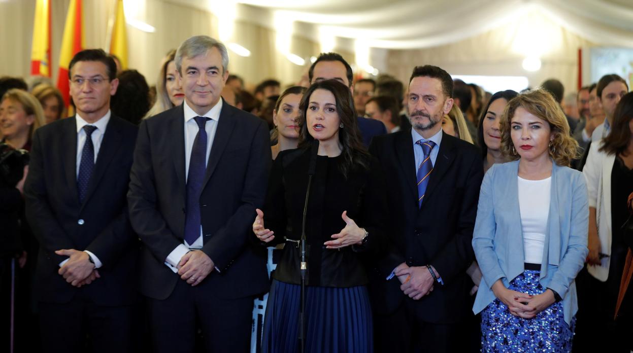 Inés Arrimadas, antes de su entrada al acto de conmemoración de la aprobación de la Constitución