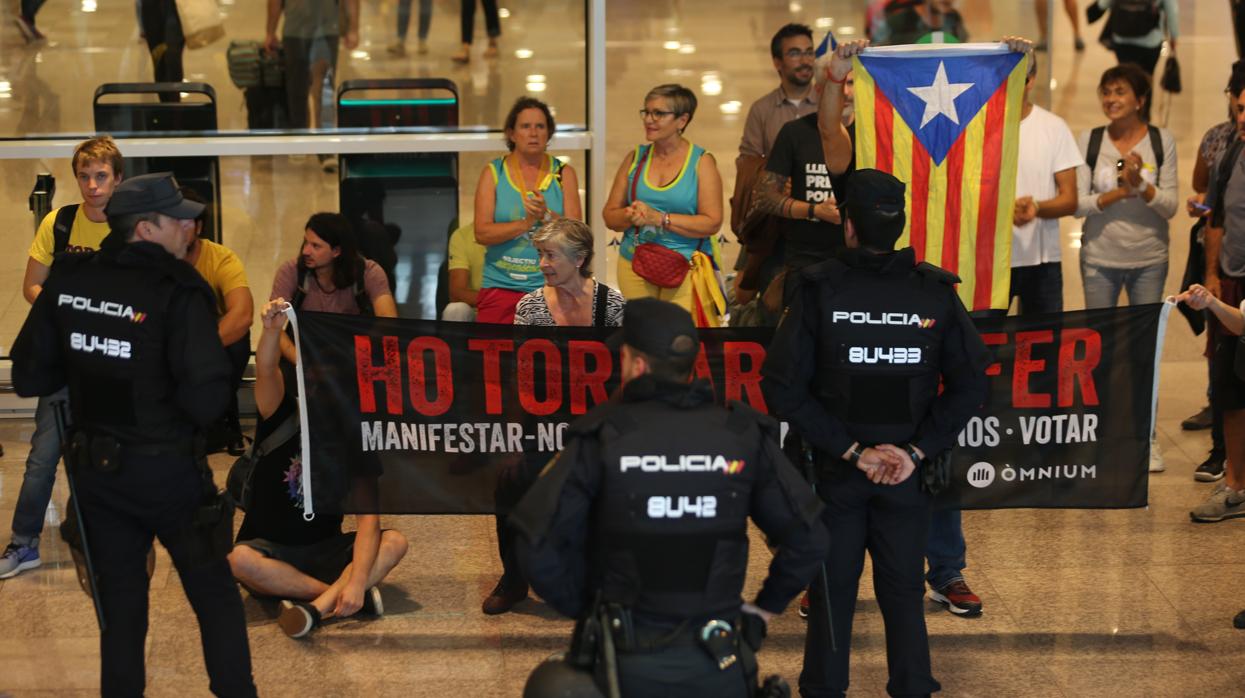 La reacción de los radicales al fallo del «procés», publicada el 14 de octubre, comenzó en el aeropuerto