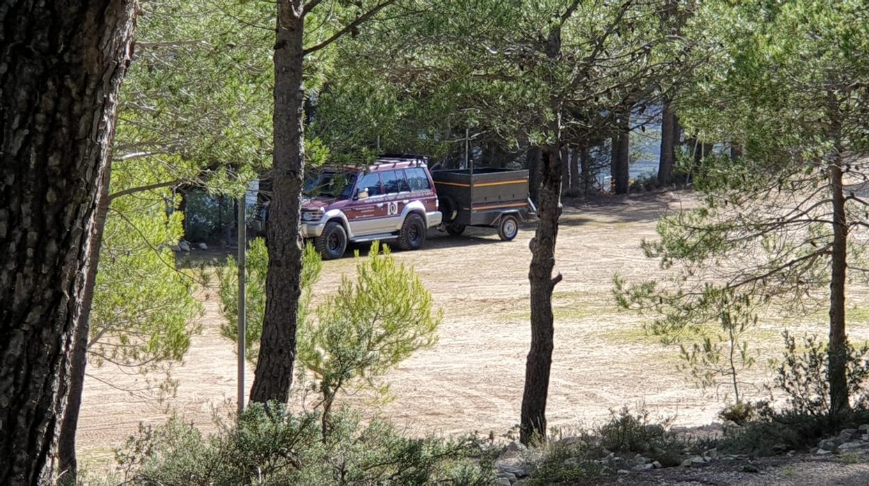 El todoterreno con el remolque en el que se ha producido el accidente mortal en el campamento en Torremanzanas