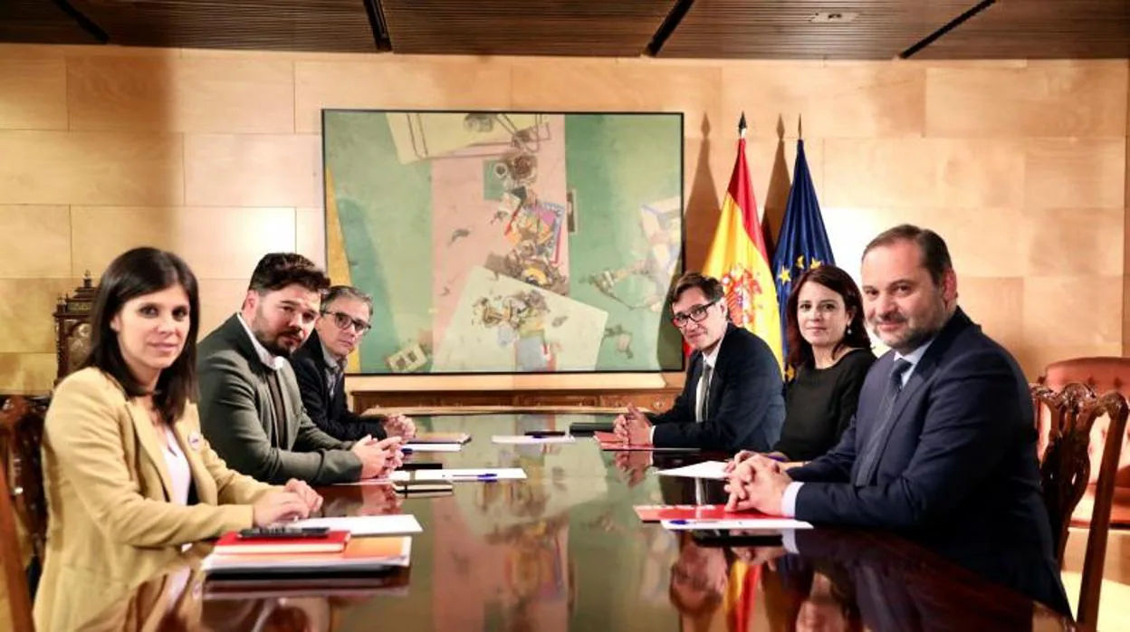Una imagen del encuentro entre las delegaciones del PSOE y de ERC el día 3