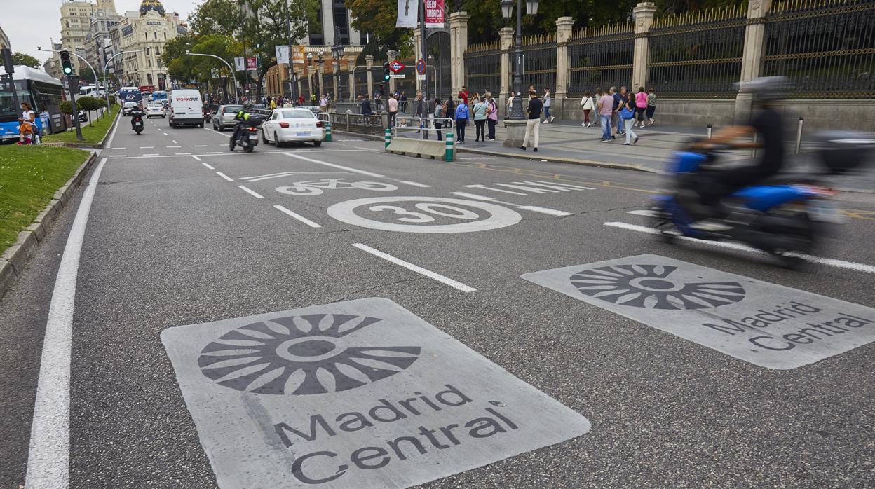 Acceso al área de Madrid Central en la calle de Alcalá