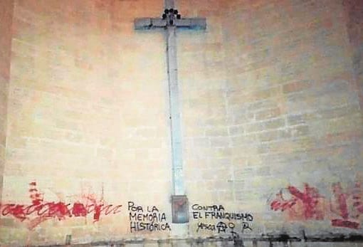 Los restos del templo de San Agustín de Segovia, construido en el siglo XVI y ejemplo de la transición entre los estilos gótico plateresco y renacentista, fue atacado por el colectivo Yesca el pasado mes de noviembre