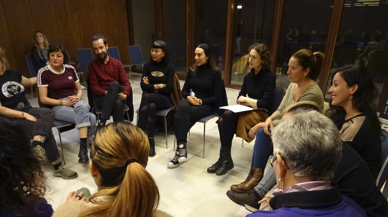 Imagen de la cantante Mónica Naranjo en un encuentro con Alanna en Valencia