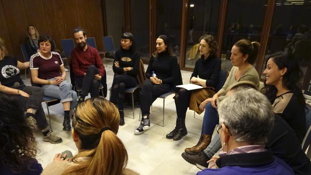 Mónica Naranjo, en un encuentro con víctimas de la violencia machista: «Sois verdaderas heroínas»