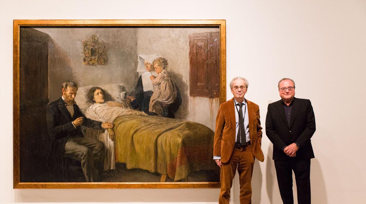 El director del Museo Picasso de Barcelona, Emmanuel Guigon, y el hotelero y propietario de The Serras, JordiSerra, posan junto al cuadro «Ciencia y caridad» de Picasso