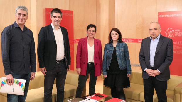 Los periodistas del Congreso rechazan que el PSOE impida tomar imágenes de sus reuniones