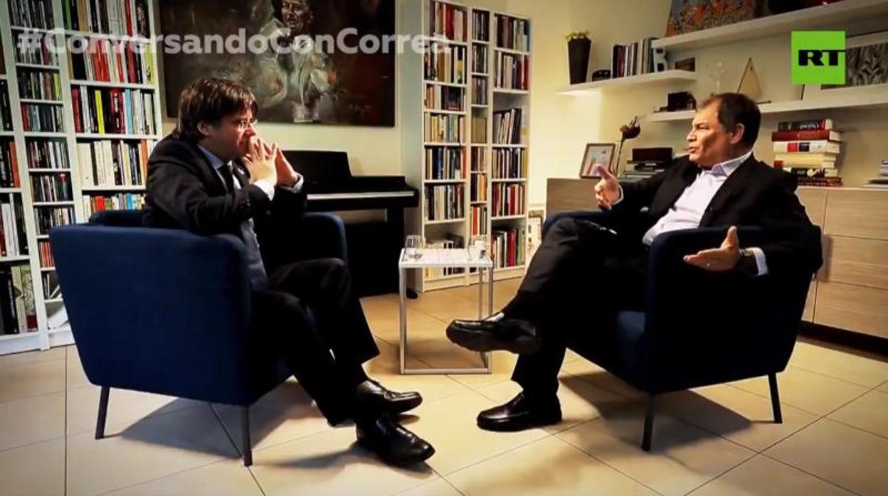 El expresidente ecuatoriano, Rafael Correa, en la entrevista con Puigdemont