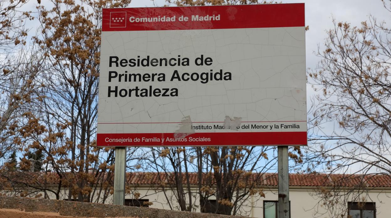 Cartel en la entrada del Centro de Menores de Hortaleza