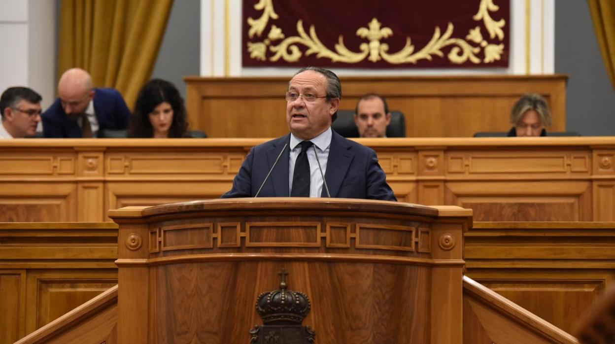 El consejero de Hacienda, Juan Alfonso Ruiz Molina, defendió en el Parlamento de Castilla-La Mancha los Presupuestos de 2020