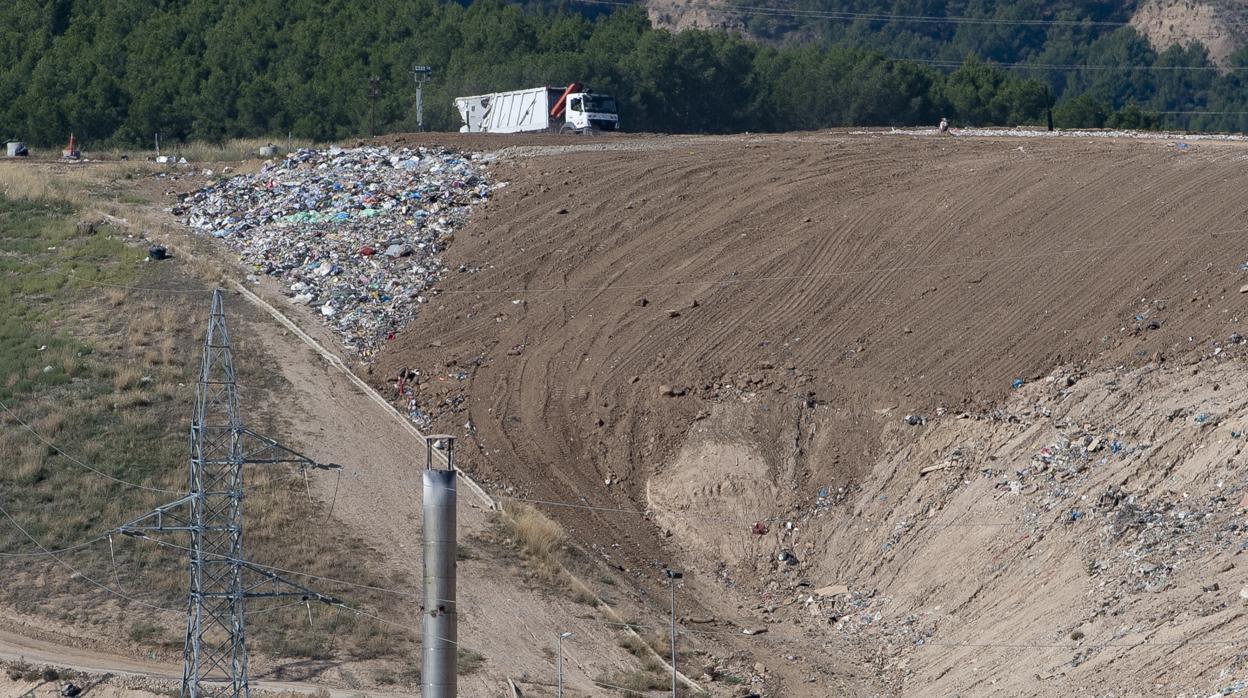 Vista general del vertedero de Alcalá de Henares, cuya gestión ha sido denunciada por vecinos