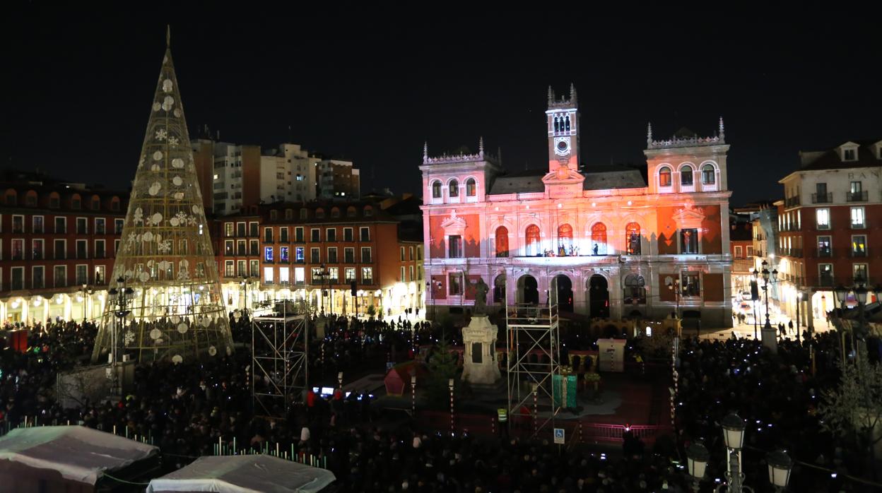 Plaza Maryor de Valladolid, durante el encendido de la iluminación navideña