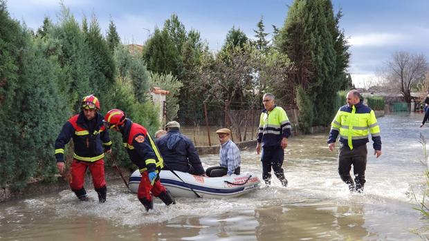 Desalojadas tres familias en Yeles por el desbordamiento del arroyo Guatén