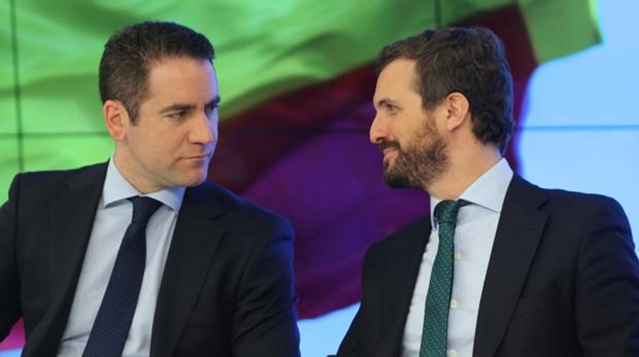 Teodoro García Egea y Pablo Casado, en una reunión del PP