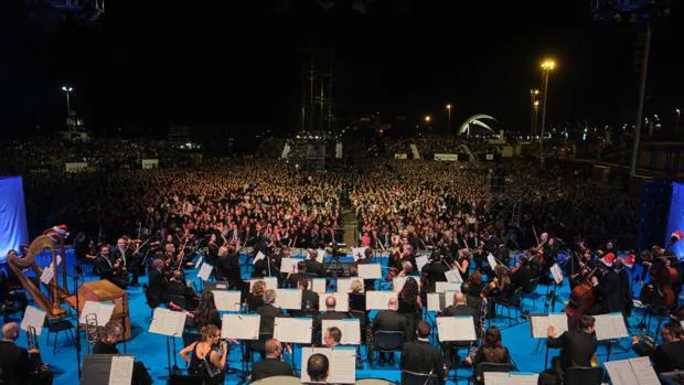 La música y la danza brillan ante 16.000 personas en el Concierto de Navidad en Tenerife