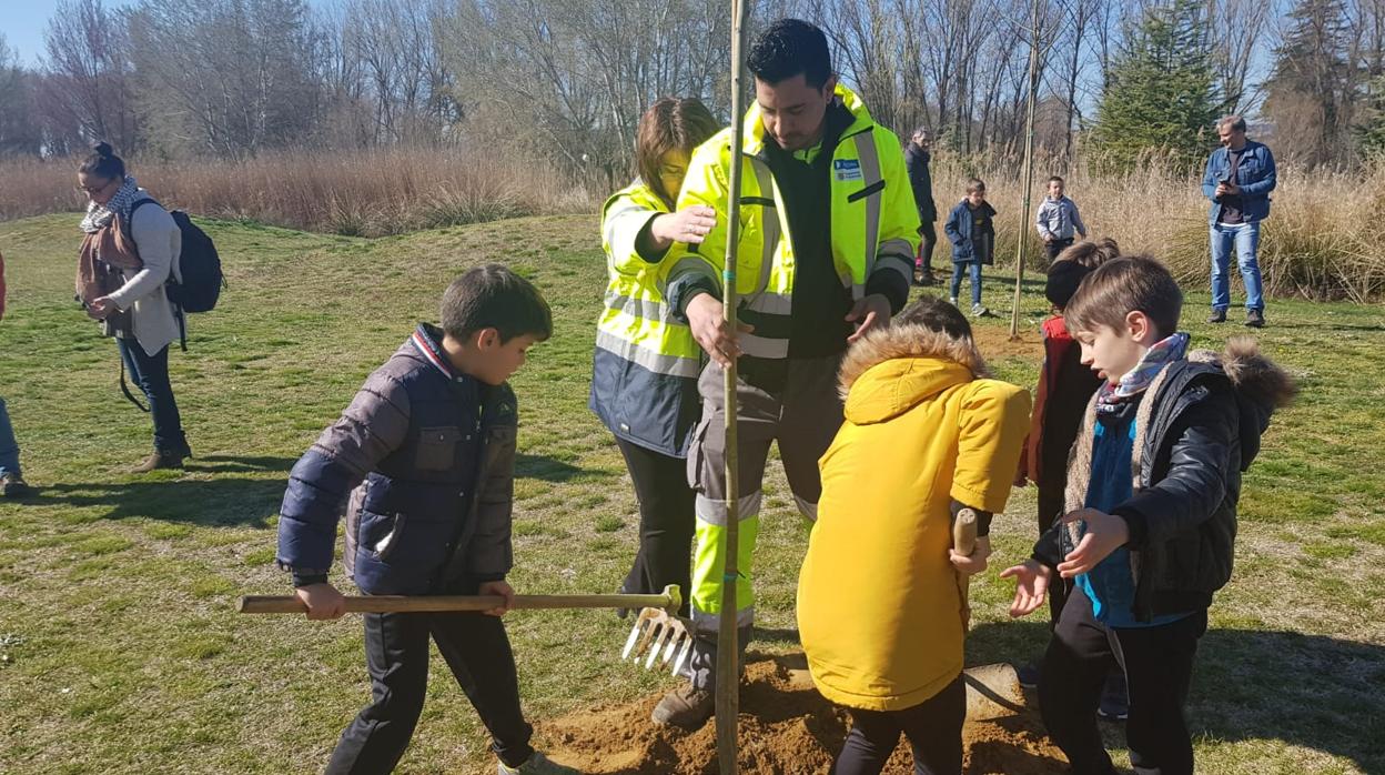 Uno de los fines del proyecto es que los alumnos aprendan a cuidar el planeta