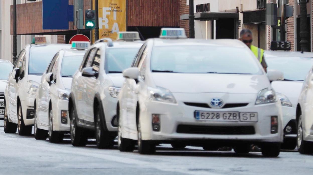 Muere una menor de 17 años atropellada de madrugada por un taxi en el centro de Valencia