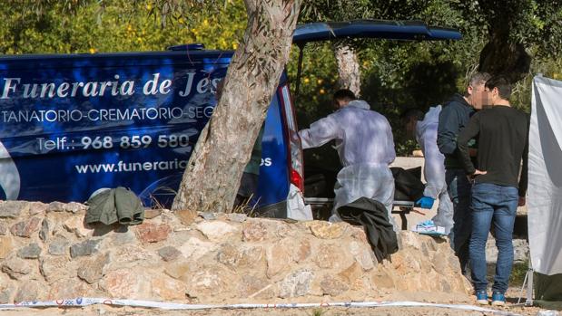 Hallan el cadáver calcinado de una mujer en un parque de Murcia