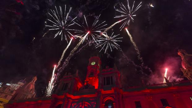 Nochevieja en Valencia: horarios y consejos para la fiesta de las campanadas en la plaza del Ayuntamiento