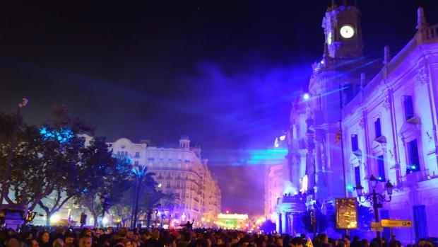 Las campanadas de Valencia triplican la asistencia de la Puerta del Sol de Madrid con 60.000 personas