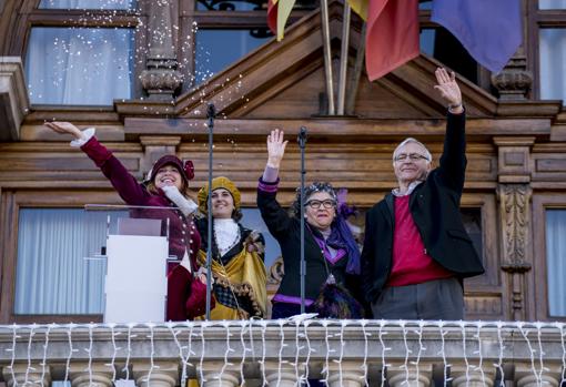 Imagen del alcalde Ribó con la «magas de enero» en la cabalgata del año 2018