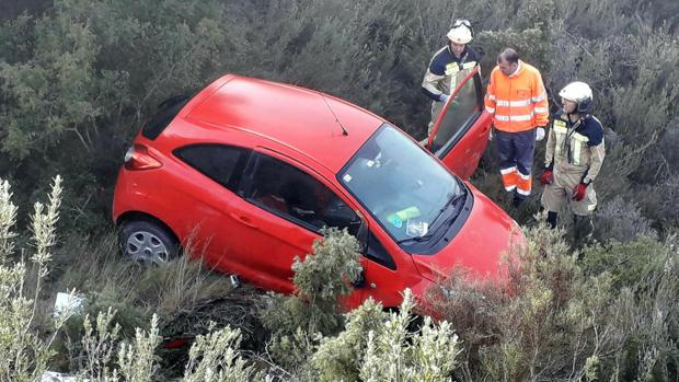 Muere un conductor de 63 años al despeñarse con su coche en Nonaspe (Zaragoza)