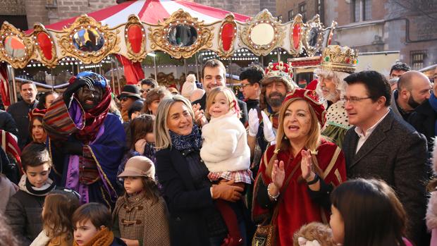 Tolón recibe a los Reyes Magos en el Ayuntamiento