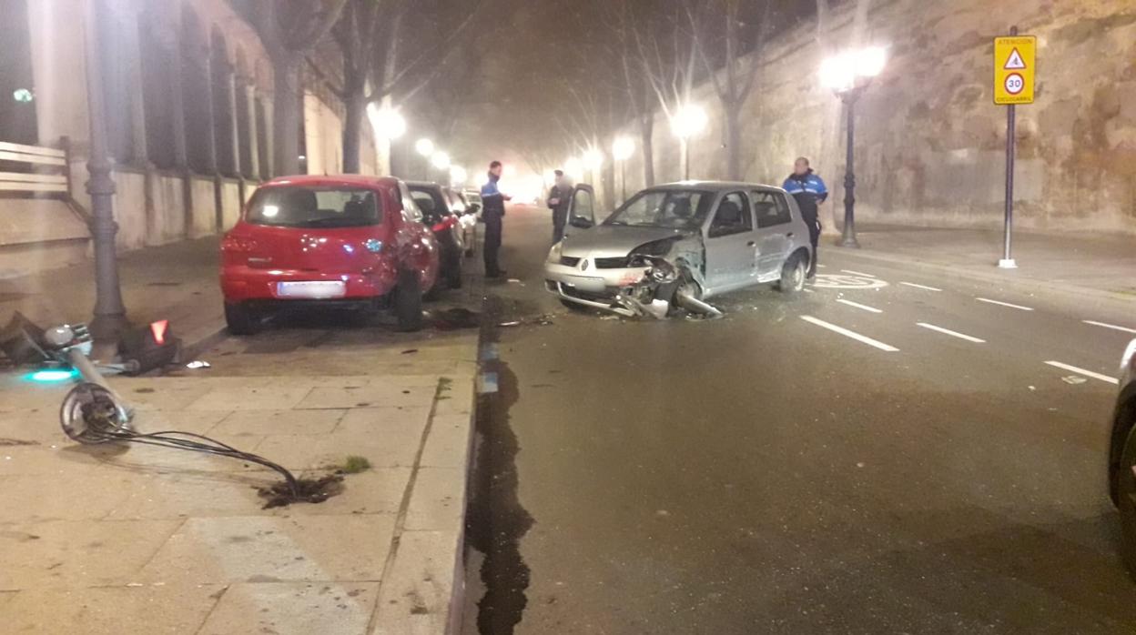 El vehículo del conductor que ha dado positivo ha quedado cruzado en la calzada